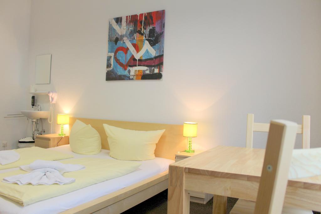 Pension Central Hostel Berlin Exterior photo