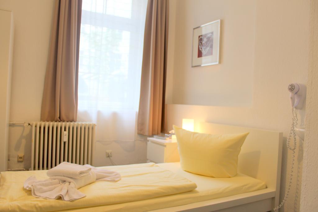 Pension Central Hostel Berlin Exterior photo