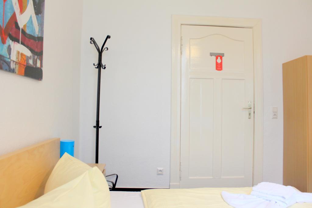 Pension Central Hostel Berlin Exterior photo
